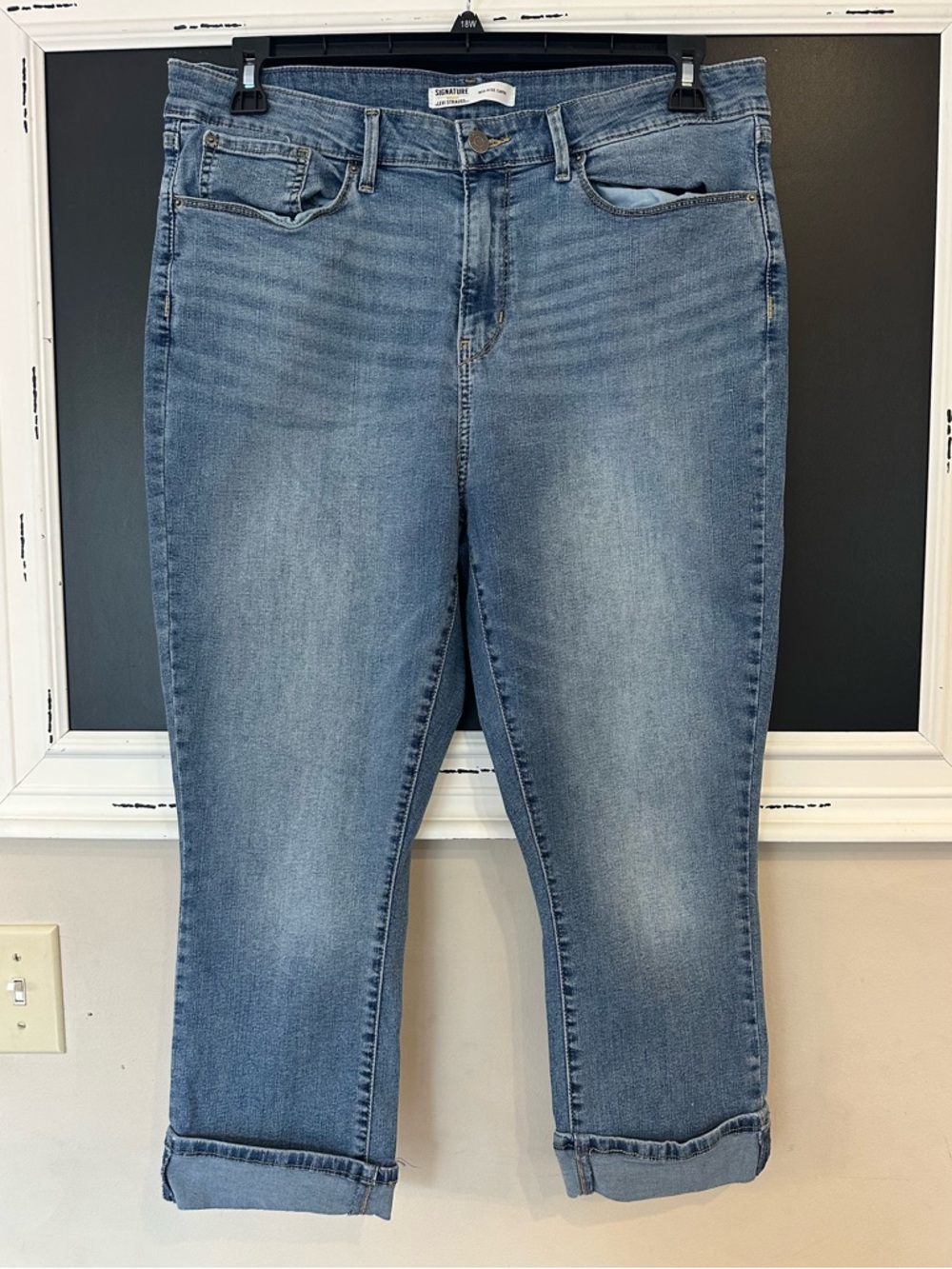 Levi's Light Denim Mid Rise Capris. Sz. 16